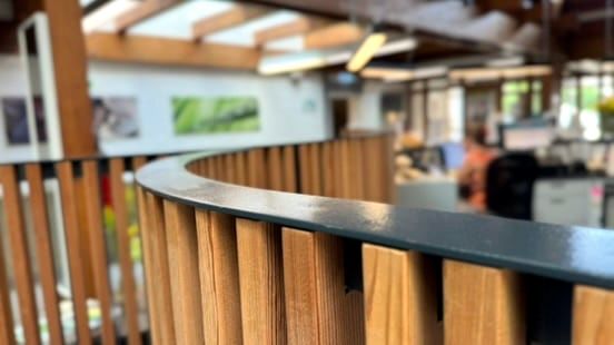 Die Bistro-Theke aus Holz im BEYERS AKTIV-PARK